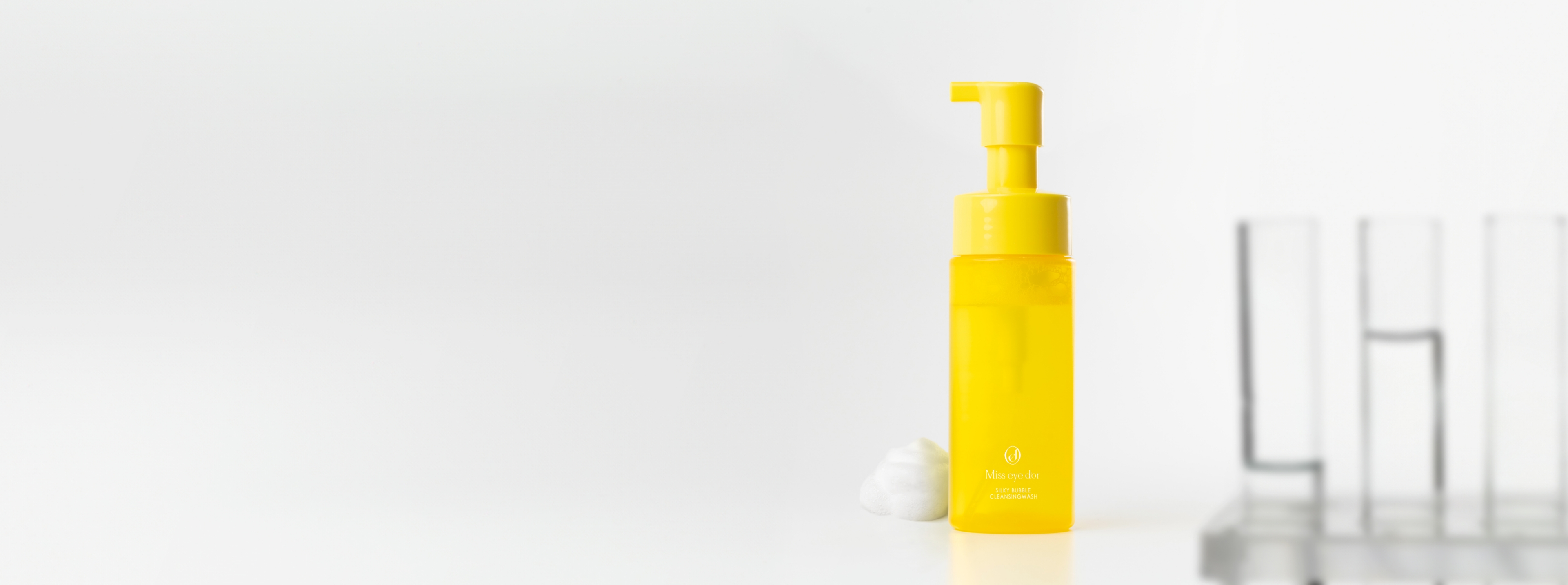 アイドール 濃密泡洗顔フォーム 黄色いボトルと実際の泡の画像